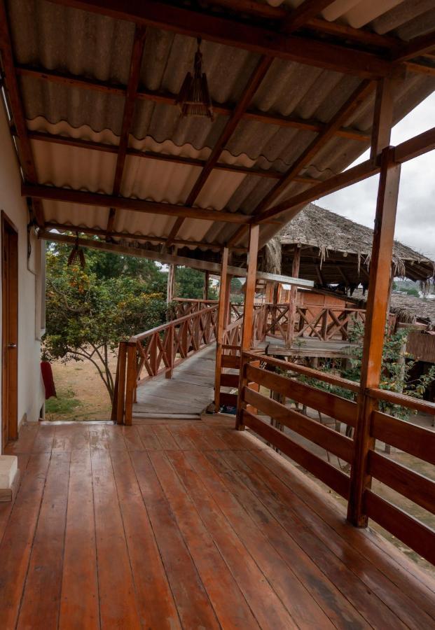 Hostal Tortuga Dorada Puerto López Exterior foto