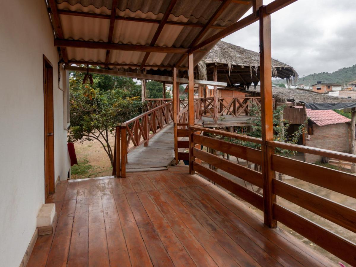 Hostal Tortuga Dorada Puerto López Exterior foto
