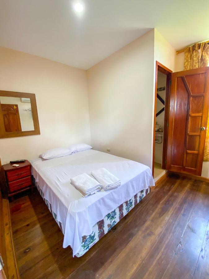 Hostal Tortuga Dorada Puerto López Exterior foto