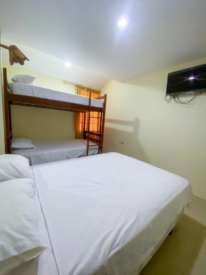 Hostal Tortuga Dorada Puerto López Exterior foto